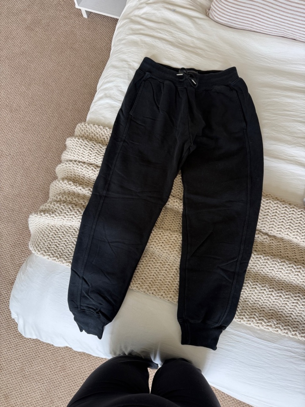 Abercrombie men’s essential joggers